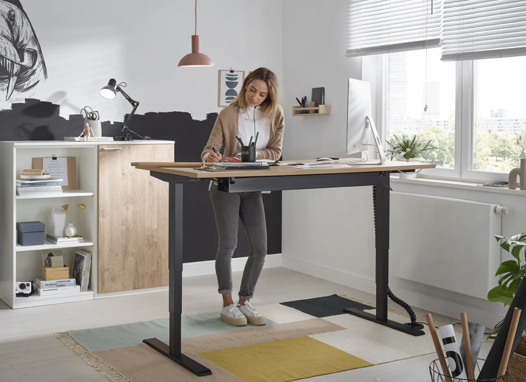 Office Trends 2022: Elektrisch höhenverstellbarer Schreibtisch